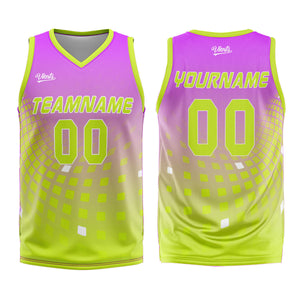 Uniforme de baloncesto personalizado de color morado claro y verde con tu logotipo-nombre y número impresos
