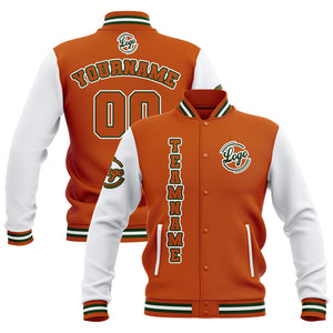 Chaquetas universitarias impermeables personalizadas en color naranja y blanco con nombre-número y logotipo bordados a medida