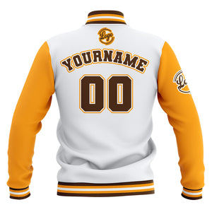 Chaquetas universitarias impermeables personalizadas en blanco-amarillo y marrón con nombre-número y logotipo bordados