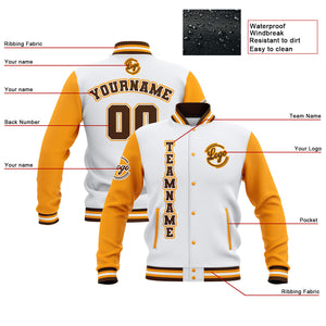 Chaquetas universitarias impermeables personalizadas en blanco-amarillo y marrón con nombre-número y logotipo bordados