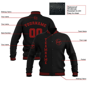 Chaquetas universitarias impermeables negras y rojas personalizadas con nombre-número y logotipo bordados a medida