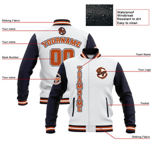 Chaquetas universitarias impermeables personalizadas en blanco-azul marino y naranja con nombre-número y logotipo bordados