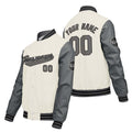Chaquetas universitarias personalizadas en gris claro & crema y blanco para hombres & mujeres y jóvenes & Chaquetas Letterman personalizadas