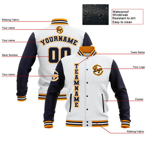 Chaquetas universitarias impermeables personalizadas en blanco-azul marino y amarillo con nombre-número y logotipo bordados