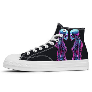 Resalta tu estilo con las zapatillas de lona de caña media Skeleton para hombre y mujer