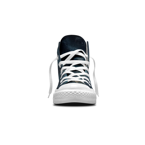 Bajo el dosel celestial: Zapatillas unisex de lona de media caña -Abraza la noche con el diseño Cielo de Medianoche