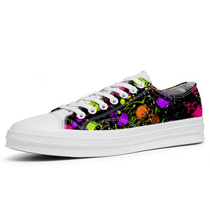 Resalta tu estilo con las zapatillas bajas de lona Skeleton para hombre y mujer