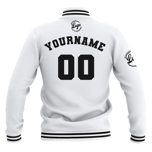 Chaquetas universitarias blancas impermeables personalizadas con nombre-número y logotipo bordados a medida