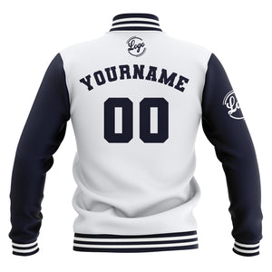 Chaquetas universitarias impermeables blancas y azul marino personalizadas con nombre-número y logotipo bordados a medida