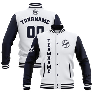 Chaquetas universitarias impermeables blancas y azul marino personalizadas con nombre-número y logotipo bordados a medida