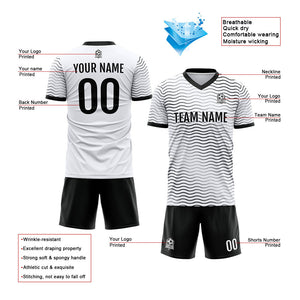 Uniforme de fútbol personalizado para niños y adultos & conjunto personalizado & camiseta blanca y negra con estampado de ondas