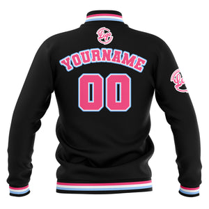 Chaquetas universitarias impermeables personalizadas en negro-rosa y azul claro con nombre-número y logotipo bordados