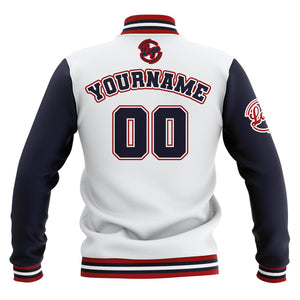 Chaquetas universitarias impermeables personalizadas en blanco-azul marino y rojo con nombre-número y logotipo bordados a medida