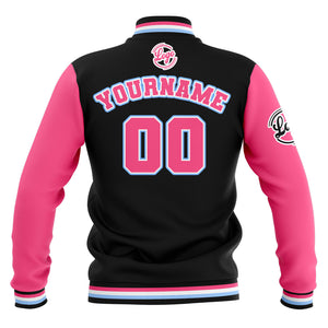 Chaquetas universitarias impermeables personalizadas en negro-rosa y azul claro con nombre-número y logotipo bordados