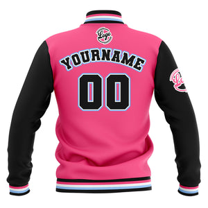 Chaquetas universitarias impermeables personalizadas en negro-rosa y azul claro con nombre-número y logotipo bordados