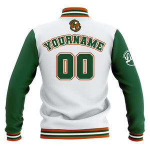 Chaquetas universitarias impermeables personalizadas en blanco-verde y naranja con nombre-número y logotipo bordados