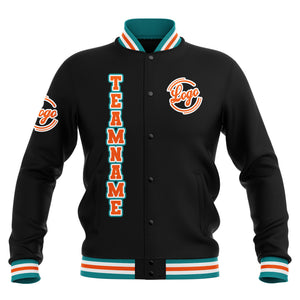 Chaquetas universitarias impermeables personalizadas en negro-verde azulado y naranja con nombre-número y logotipo bordados