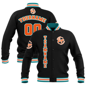 Chaquetas universitarias impermeables personalizadas en negro-verde azulado y naranja con nombre-número y logotipo bordados