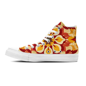 Recorre las calles con un estilo inigualable gracias a nuestras zapatillas de lona de corte medio-que presentan intrincados diseños de inspiración marroquí en una vibrante paleta de rojos-amarillos y verdes