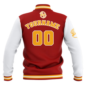 Chaquetas universitarias impermeables personalizadas en rojo-blanco y amarillo con nombre-número y logotipo bordados