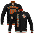 Chaquetas universitarias impermeables personalizadas en negro-naranja y verde con nombre-número y logotipo bordados