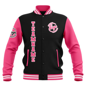 Chaquetas universitarias impermeables personalizadas en negro-rosa y blanco con nombre-número y logotipo bordados