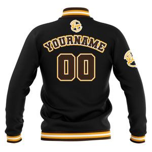 Chaquetas universitarias impermeables personalizadas en negro-marrón y amarillo con nombre-número y logotipo bordados