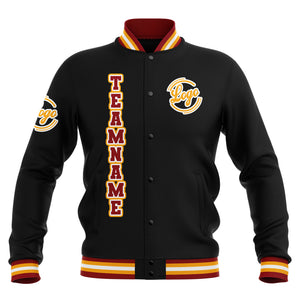 Chaquetas universitarias impermeables personalizadas en negro-rojo y amarillo con nombre-número y logotipo bordados