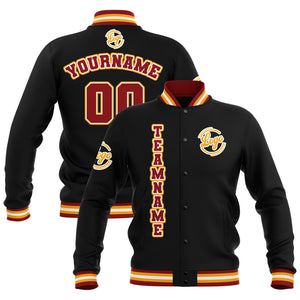Chaquetas universitarias impermeables personalizadas en negro-rojo y amarillo con nombre-número y logotipo bordados