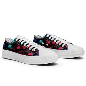 Resalta tu estilo con las zapatillas bajas de lona Skeleton para hombre y mujer