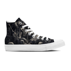 Estilo moderno con calaveras: súmate a la tendencia con zapatillas de lona de caña media y adopta un estilo único