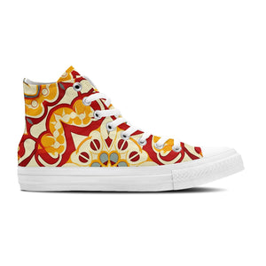 Recorre las calles con un estilo inigualable gracias a nuestras zapatillas de lona de corte medio-que presentan intrincados diseños de inspiración marroquí en una vibrante paleta de rojos-amarillos y verdes