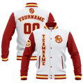 Chaquetas universitarias impermeables personalizadas blancas-rojas y amarillas con nombre-número y logotipo bordados a medida