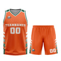 Uniforme de baloncesto personalizado de color naranja y verde con tu logotipo-nombre y número impresos