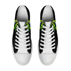 Realza tu estilo con las zapatillas bajas de lona Shark para hombre y mujer